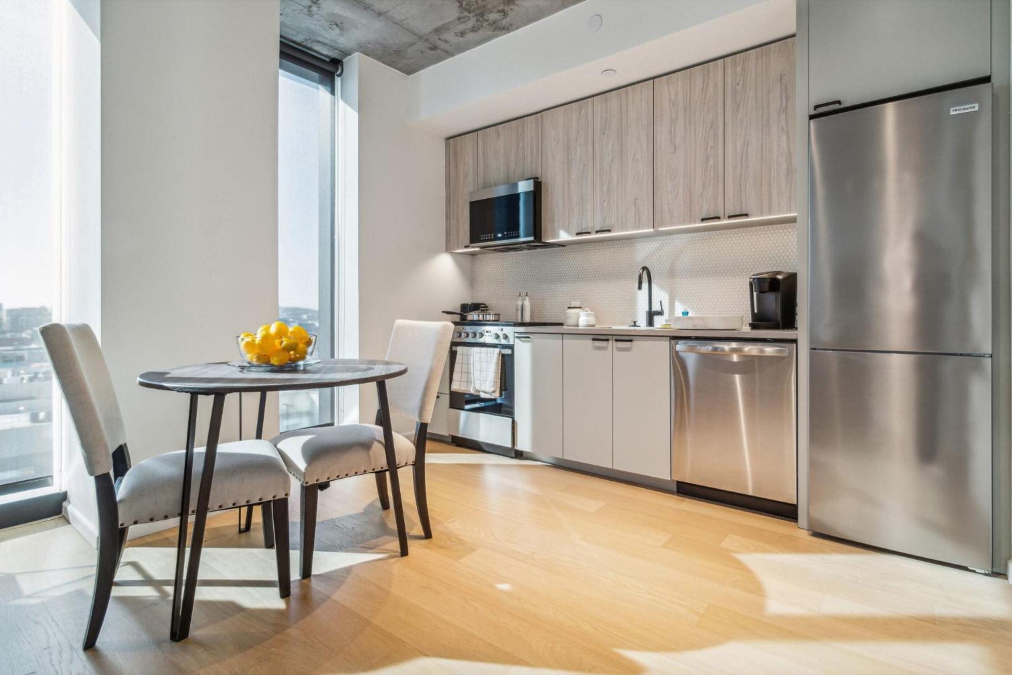 Contemporary City Living Apartments In Nashville Bagian luar foto
